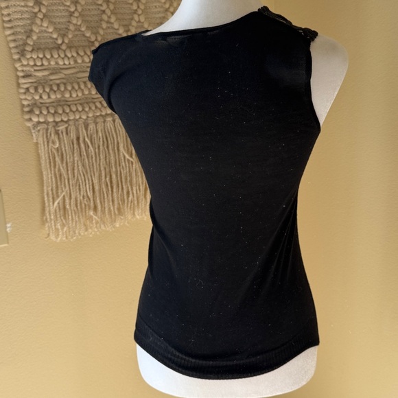 Gucci Elegant Black Lace Shoulder Women's Top size small - Picture 4 of 5